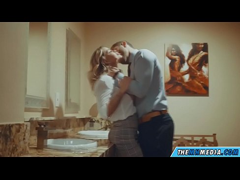 ❤️ Kiam belplena blondulo delogas vin en publika necesejo ❤❌ Fika video ĉe porno eo.fotonovelasxxx.ru